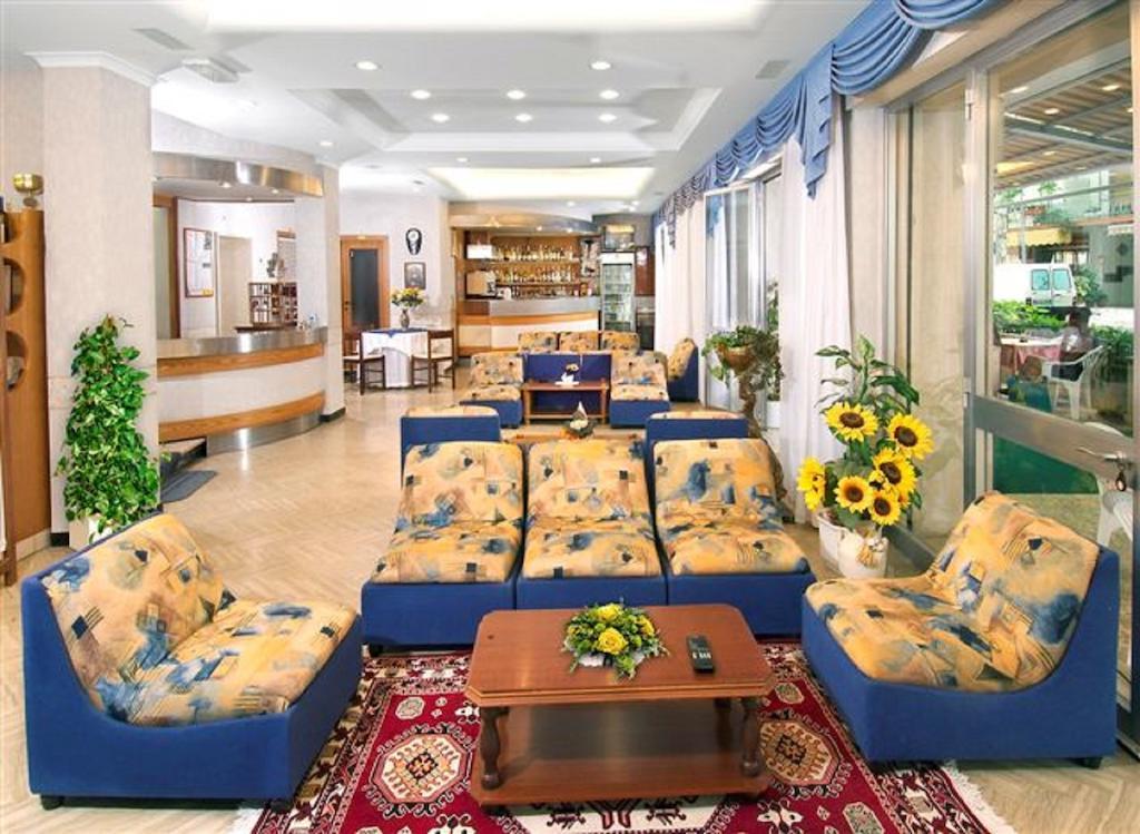 Hotel Arno Misano Adriatico Dış mekan fotoğraf