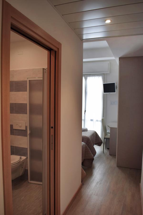 Hotel Arno Misano Adriatico Dış mekan fotoğraf