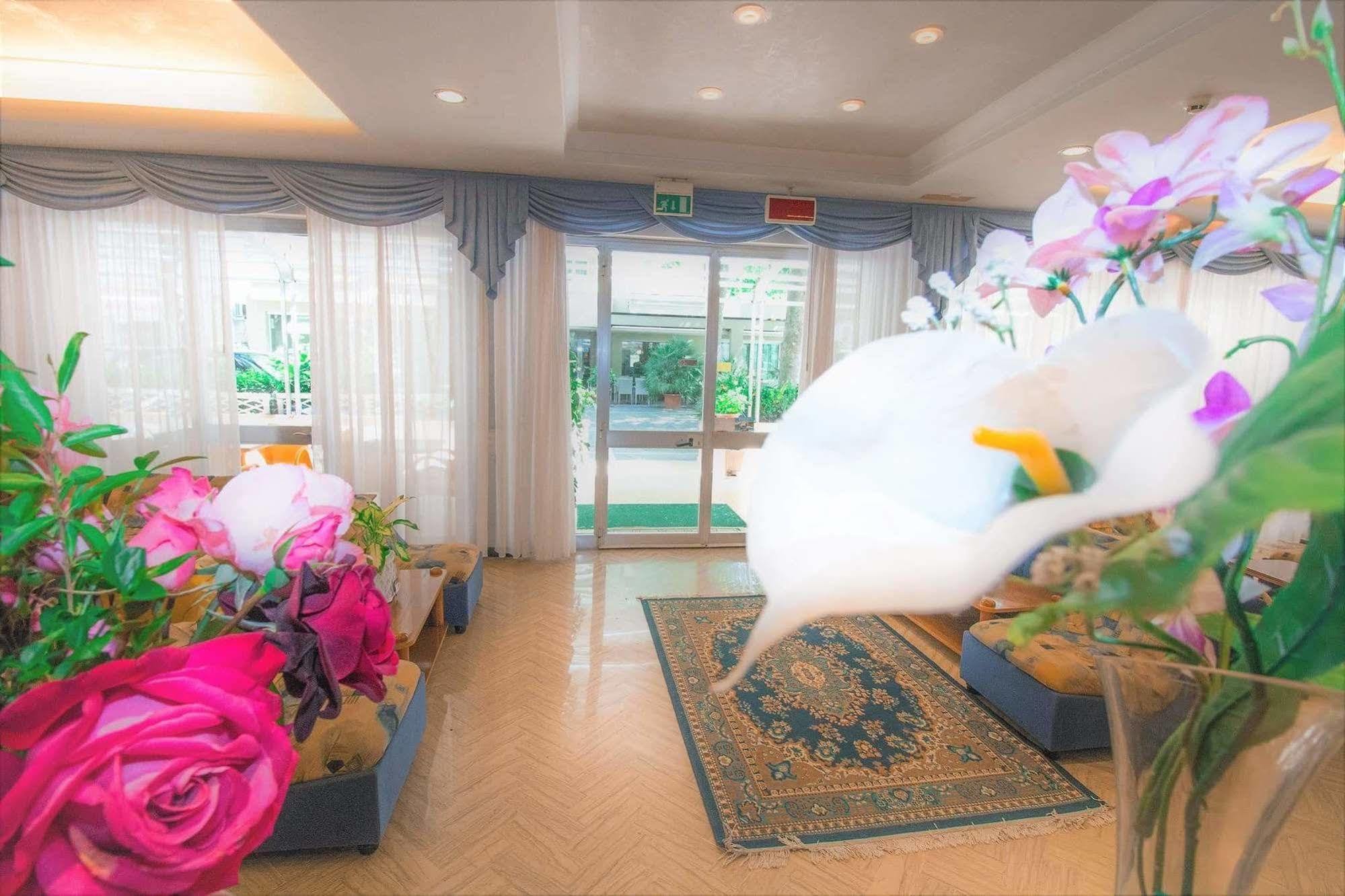 Hotel Arno Misano Adriatico Dış mekan fotoğraf