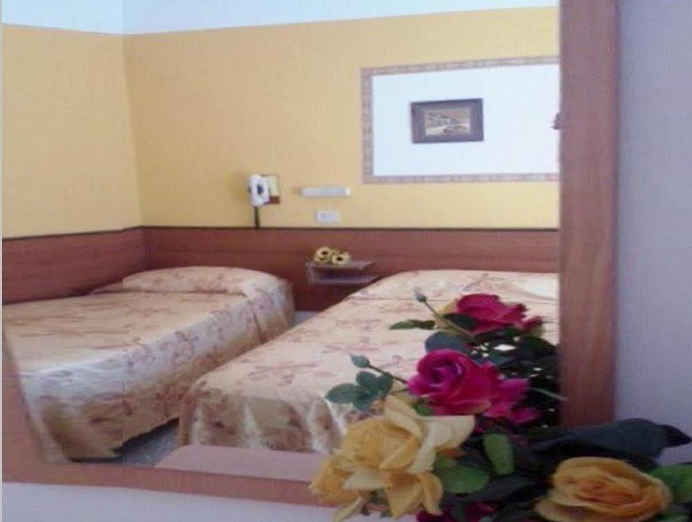 Hotel Arno Misano Adriatico Dış mekan fotoğraf
