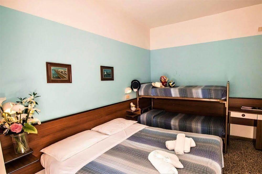 Hotel Arno Misano Adriatico Dış mekan fotoğraf